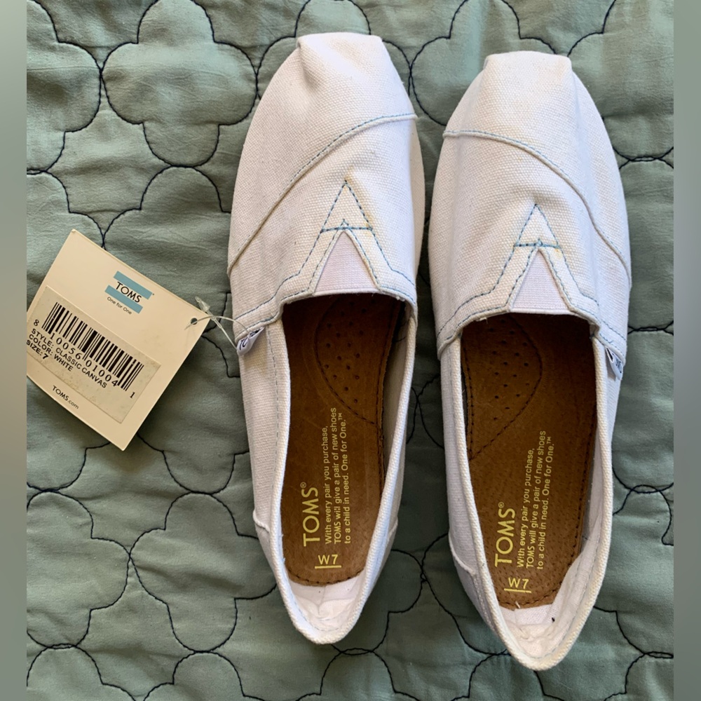 Toms White Canvas Flats Slip-Ons